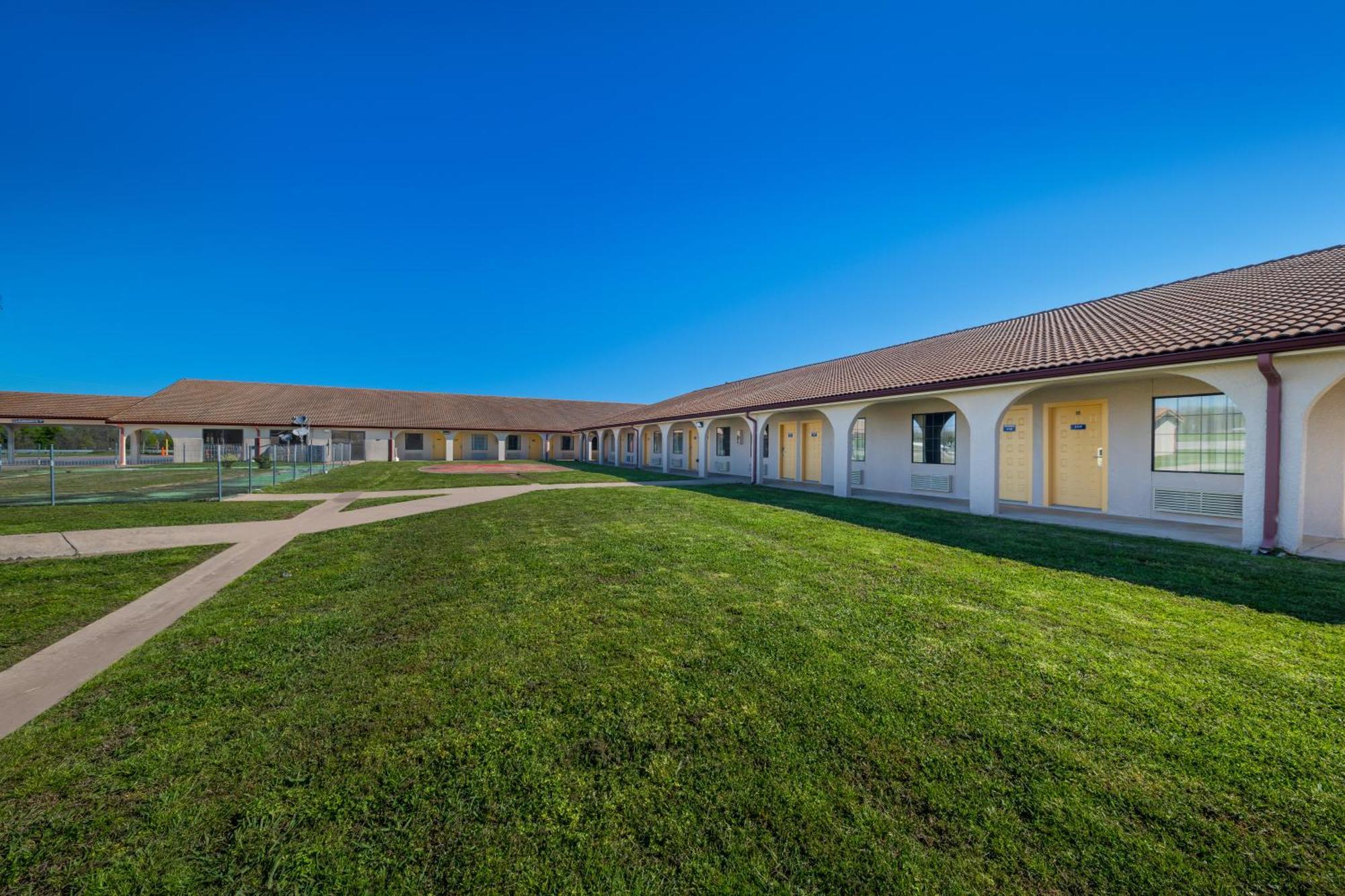 Americas Best Value Inn Bonham Eksteriør billede